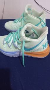 Tenis Nike Kyrie / Coleo Lula Molusco