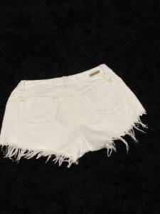 Shorts Branco Com Aplicao