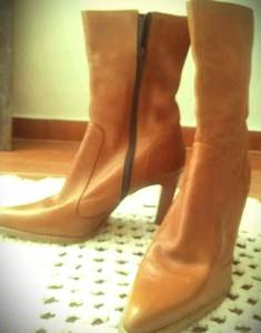 Bota Feminina Couro Caramelo  - Tam38 _ Semi Nova_ Preo: R$99,00