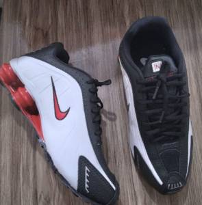 Nike Shox R4