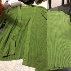 Casaquinho Verde Tricot Com Blusa Por Baixo