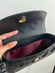 Bolsa Baguete Com Texturas