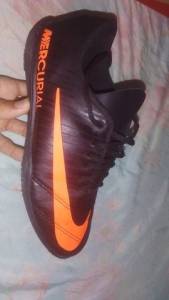 Chuteira Society Nike Mercurial br  br (preto+laranja)