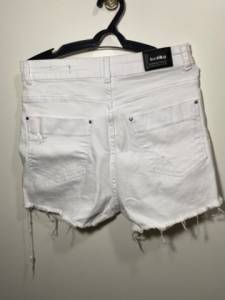 Shorts Jeans Branco, Cintura Alta, Com Detalhes Em Prola