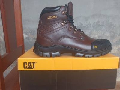 Bota Caterpilar Em Couro Com Bico De Pvc.