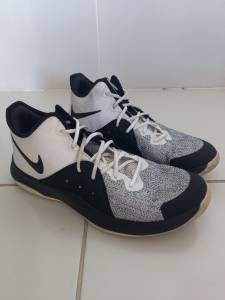 Tnis Nike Air Versitile Iii Masculino - Branco+preto - Nmero 45 - Pouco Usado  br  br