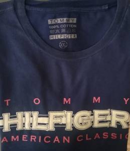 Camiseta Tommy Hilfiger.