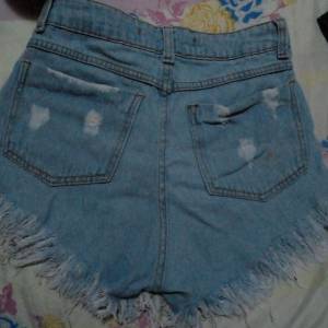 Vendendo  Shorts Tudo N38