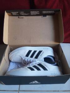 Sapatnis Feminino Da Adidas Tamanho 38