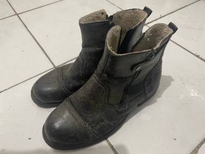 Bota 44 - 150 Reais