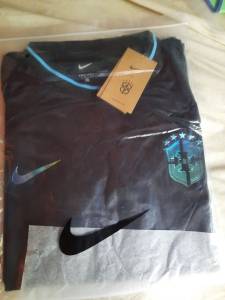 Vendo Duas Camisas Da Seleo Brasileira Tam. G, Valor 120 Cada.