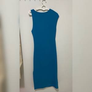 Vestido Midi Azul Zara