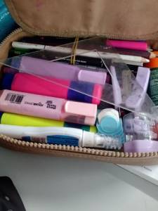 Estojo 100 Pens Tilibra, Com Os Materiais Da Foto