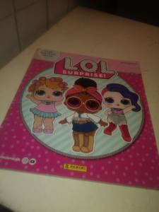 Album L.o.l. Surprise ! Com 82 Figurinhas