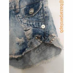 Short Jeans Com Detalhes E Botes Com Pedra Cristal