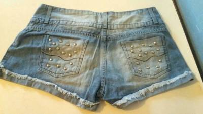 Short Jeans Com Spikes!