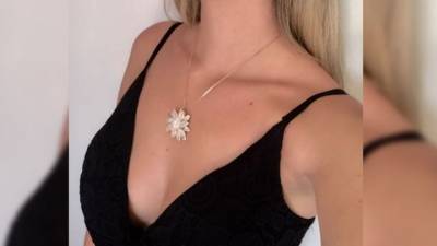 Colar Feminino Com Pingente Com Divino Folheado A Ouro 18k