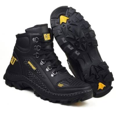 Bota Caterpillar Preta Em Detalhes Amarelos