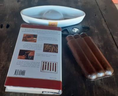 Kit Cigar Aficionados- Porta Charuto+livro+cinzeiro+cortador