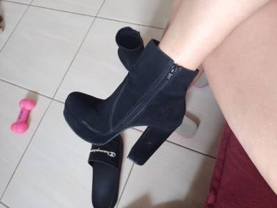 Vendo Duas Botas Por 100