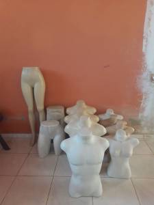 Vendo Manequins Masculino E Feminino