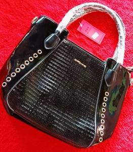 Bolsas Em Preto Vernis R$60,00