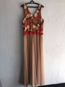 Vestido Nude Busto Guipir Marsala