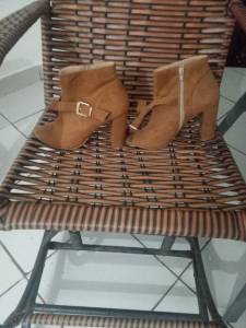 Vendo Bota Marrom Cano Curto