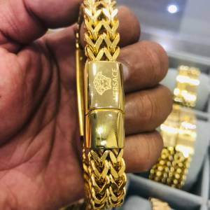 Braadeira Pulseira Versace Banhado A Ouro 18k