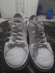 Vende-se Tnis Adidas Semi Novo