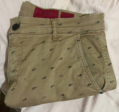 Vende-se Short Ellus Original. Usado. Tamanho 42