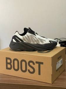 Yeezy Boost 700 Blue Tint, 42