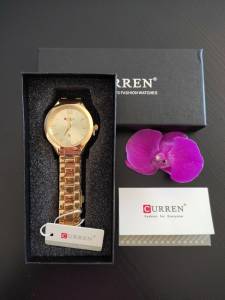 Relgio Curren Dourado Feminino