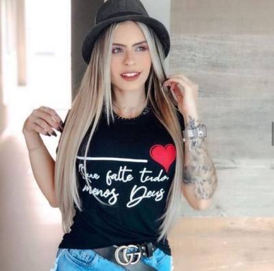 T-shirt Que Falte Tudo Menos Deus