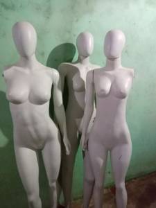 Vende -se 3 Manequins 130 Cada