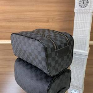 Necessaire Louis Vuitton