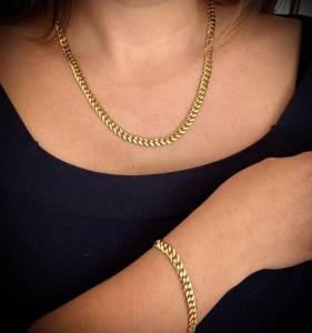 Conjunto Em Ouro 18k 70 Gramas