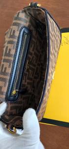 Bolsa Fendi + Versace !