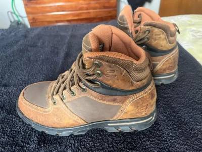 Bota Sketchers Semi-nova