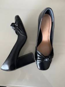 Scarpin Preto Shoestock