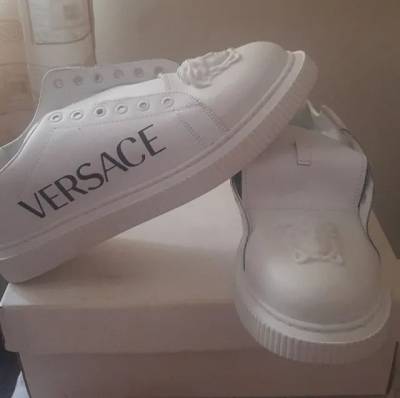 Vende-se Tnis Versace