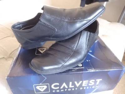 Vendo 2 Sapatos De Couro Tamanho 41