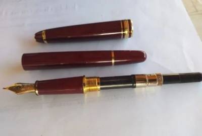 Belssima Caneta Montblanc Modelo Pena Na Cor Vinho Novssima