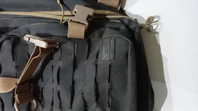 Mochila Invictus Assault Preta Com Bege  Em timo Estado(edio Limitada)