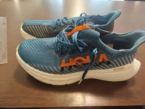 Tnis Hoka Unissex One Carbon X3 Com Placa