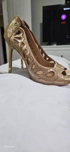 Scarpin Da Carmen Steffens Dourado