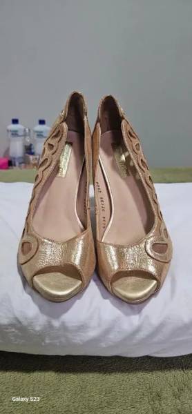 Scarpin Da Carmen Steffens Dourado