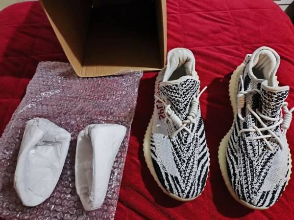 Tnis Adidas Yeezy Boost 350 Zebra