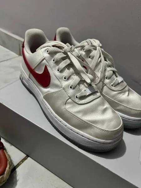 Tnis Nike Air Force 1 Low Satin White Red