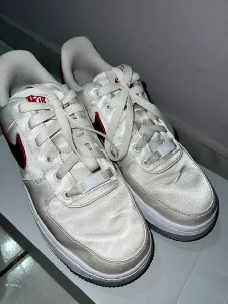 Tnis Nike Air Force 1 Low Satin White Red